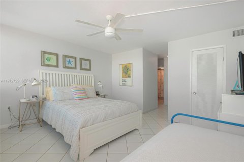 Condo in Miami Beach, Florida, 1 bedroom № 2032952 - photo 25