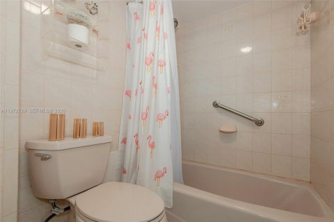 Condo in Miami Beach, Florida, 1 bedroom № 2032952 - photo 28