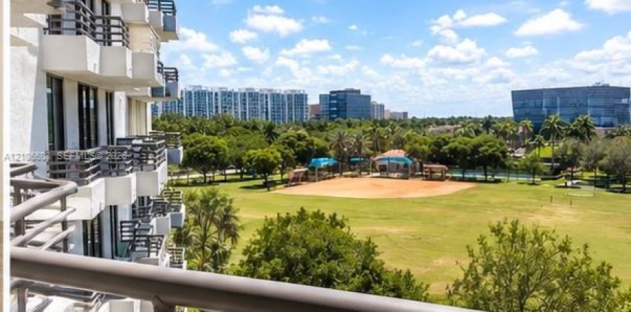 Condo à Aventura, Floride, 2 chambres  № 2419393