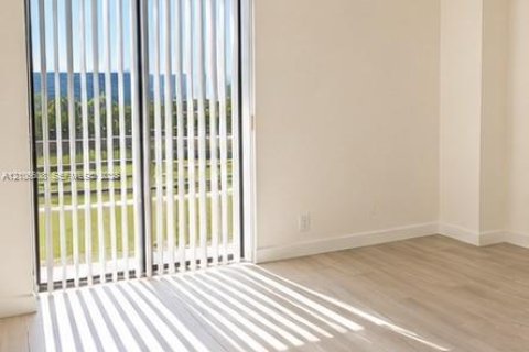Copropriété à vendre à Aventura, Floride: 2 chambres, 102.56 m2 № 2419393 - photo 2