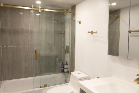 Снять в аренду кондоминиум в Майами-Бич, Флорида 1 спальня, 87.14м2, № 2078957 - фото 4