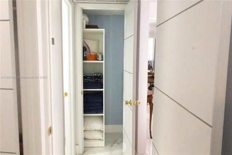 Снять в аренду кондоминиум в Майами-Бич, Флорида 1 спальня, 87.14м2, № 2078957 - фото 9