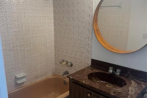 Condo in Aventura, Florida, 2 bedrooms № 2241529 - photo 6
