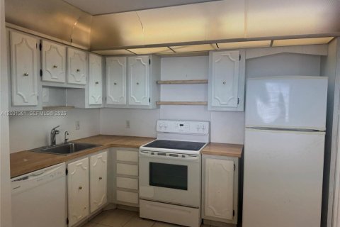 Condo in Aventura, Florida, 2 bedrooms № 2241529 - photo 5