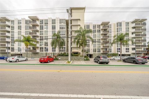 Condo in Bay Harbor Islands, Florida, 1 bedroom  № 1928699 - photo 1