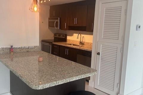 Condo in Bay Harbor Islands, Florida, 1 bedroom  № 1928699 - photo 6