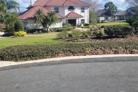 House in Eustis, Florida 5 bedrooms, 416.39 sq.m. № 2117142 - photo 4