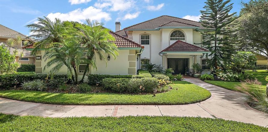 House in Eustis, Florida 5 bedrooms, 416.39 sq.m. № 2117142