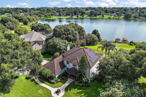 House in Eustis, Florida 5 bedrooms, 416.39 sq.m. № 2117142 - photo 13