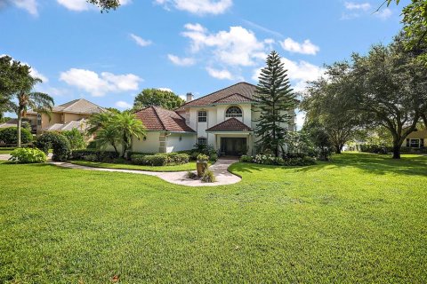 House in Eustis, Florida 5 bedrooms, 416.39 sq.m. № 2117142 - photo 15