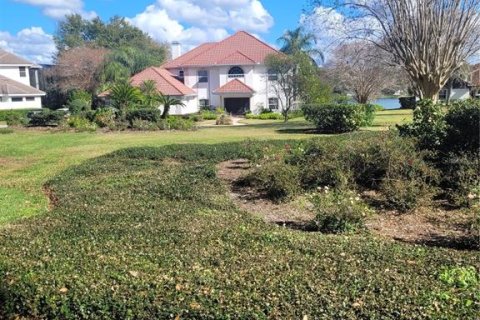 House in Eustis, Florida 5 bedrooms, 416.39 sq.m. № 2117142 - photo 8