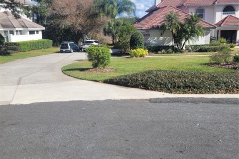 House in Eustis, Florida 5 bedrooms, 416.39 sq.m. № 2117142 - photo 6