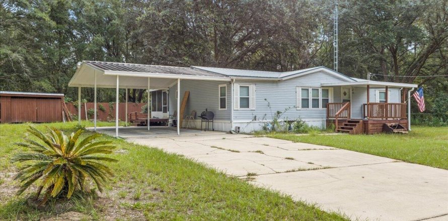 House in Interlachen, Florida 3 bedrooms, 120.4 sq.m. № 771914