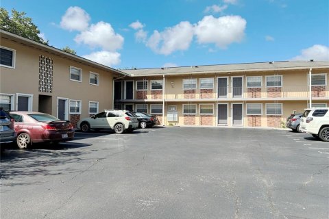 Condo in Gainesville, Florida, 2 bedrooms  № 2379210 - photo 11
