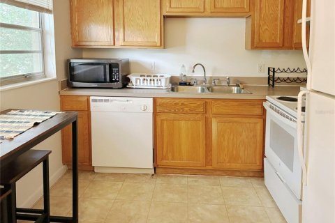 Condo in Gainesville, Florida, 2 bedrooms  № 2379210 - photo 8