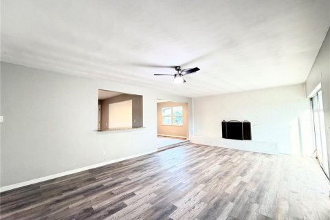 Купить виллу или дом в Мерритт-Айленд, Флорида 3 комнаты, 142.05м2, № 2406857 - фото 9