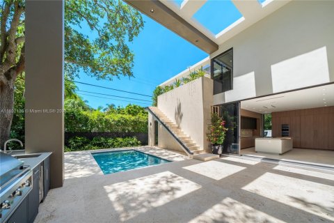 House in Miami, Florida 5 bedrooms, 405.61 sq.m. № 1754212 - photo 28