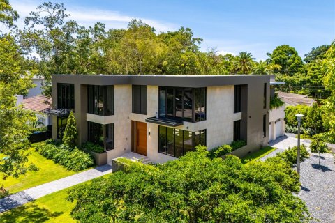 House in Miami, Florida 5 bedrooms, 405.61 sq.m. № 1754212 - photo 1