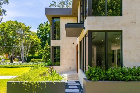 House in Miami, Florida 5 bedrooms, 405.61 sq.m. № 1754212 - photo 21