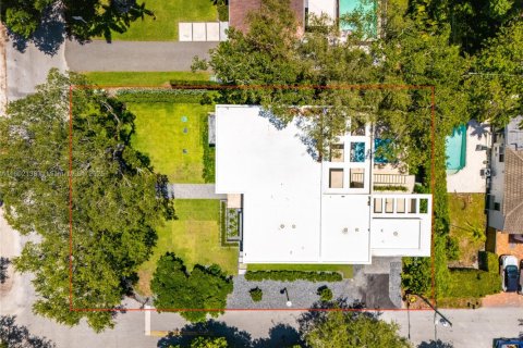House in Miami, Florida 5 bedrooms, 405.61 sq.m. № 1754212 - photo 27
