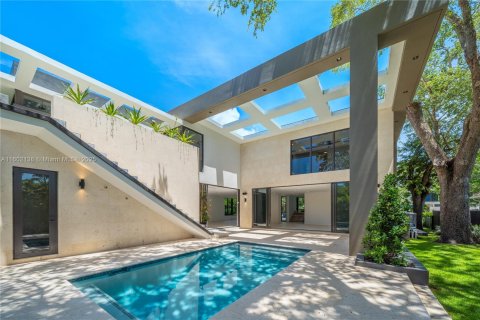 House in Miami, Florida 5 bedrooms, 405.61 sq.m. № 1754212 - photo 19