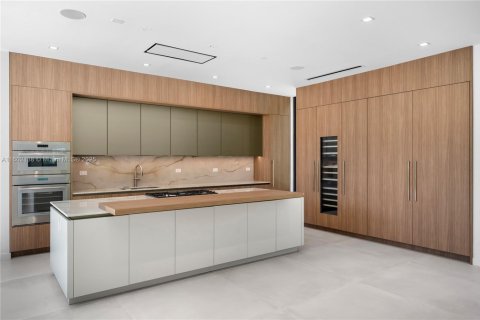 House in Miami, Florida 5 bedrooms, 405.61 sq.m. № 1754212 - photo 8