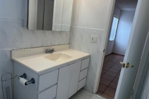Купить кондоминиум в Хайалиа, Флорида 2 спальни, 76.18м2, № 2091386 - фото 9