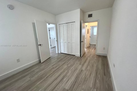 House in Miami Beach, Florida 2 bedrooms, 111.48 sq.m. № 2046383 - photo 4
