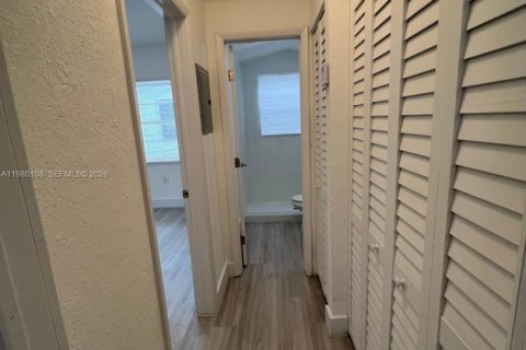 House in Miami Beach, Florida 2 bedrooms, 111.48 sq.m. № 2046383 - photo 3