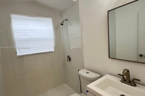 House in Miami Beach, Florida 2 bedrooms, 111.48 sq.m. № 2046383 - photo 7