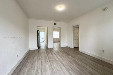 House in Miami Beach, Florida 2 bedrooms, 111.48 sq.m. № 2046383 - photo 2
