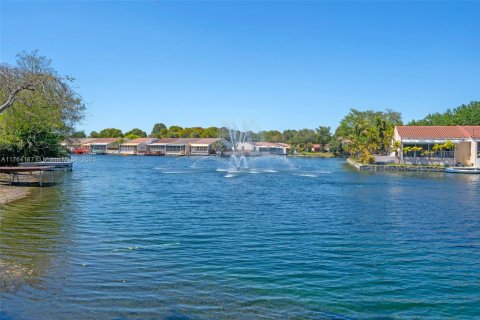 Villa ou maison à vendre à Miami Lakes, Floride: 3 chambres, 159.14 m2 № 1730747 - photo 4