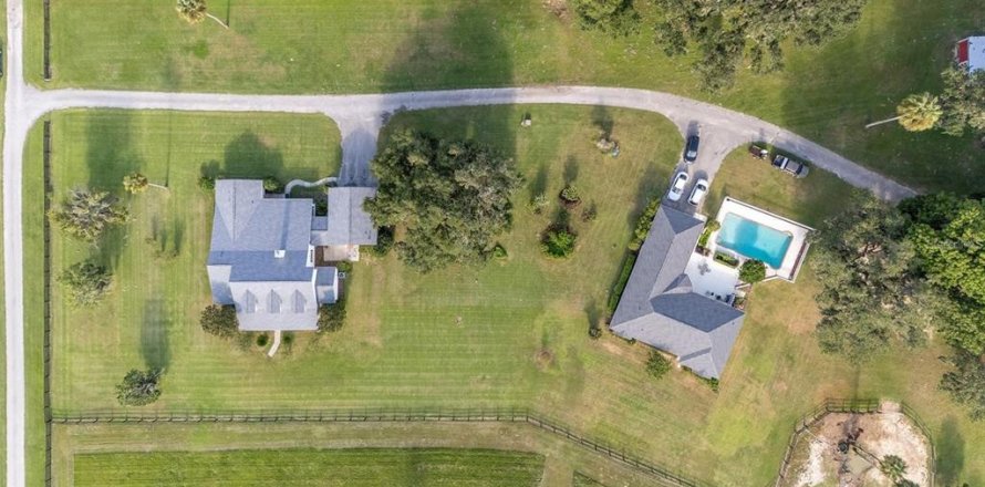 House in Ocala, Florida 9 bedrooms, 528.15 sq.m. № 2104959