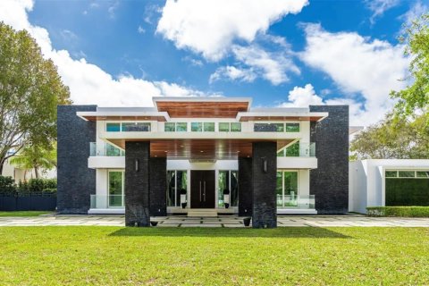 House in Pinecrest, Florida 8 bedrooms, 771.65 sq.m. № 2042335