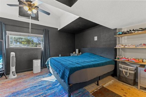 House in Saint Petersburg, Florida 3 bedrooms, 150.22 sq.m. № 2136597 - photo 21
