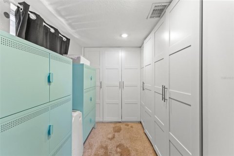 House in Saint Petersburg, Florida 3 bedrooms, 150.22 sq.m. № 2136597 - photo 23