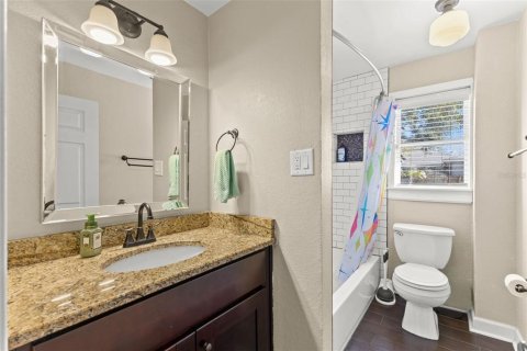 House in Saint Petersburg, Florida 3 bedrooms, 150.22 sq.m. № 2136597 - photo 27