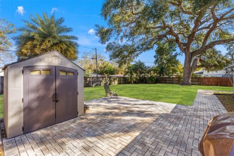 House in Saint Petersburg, Florida 3 bedrooms, 150.22 sq.m. № 2136597 - photo 8