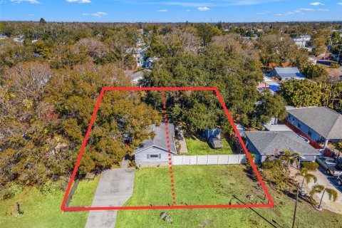House in Saint Petersburg, Florida 3 bedrooms, 150.22 sq.m. № 2136597 - photo 7