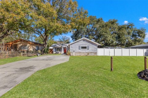 House in Saint Petersburg, Florida 3 bedrooms, 150.22 sq.m. № 2136597 - photo 9
