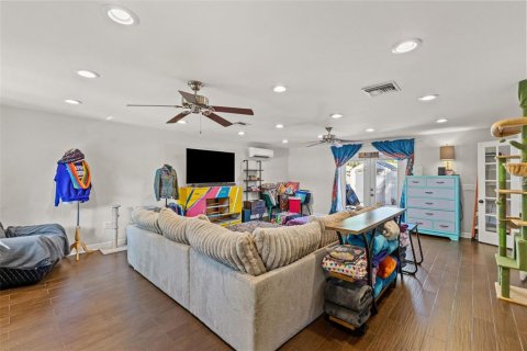 House in Saint Petersburg, Florida 3 bedrooms, 150.22 sq.m. № 2136597 - photo 10