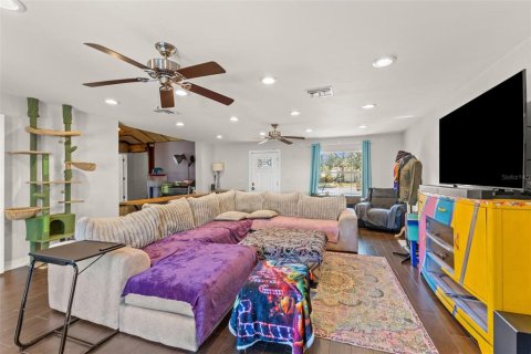 House in Saint Petersburg, Florida 3 bedrooms, 150.22 sq.m. № 2136597 - photo 13