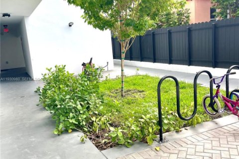 Снять в аренду квартиру в Майами, Флорида 2 спальни, 69.68м2, № 1989744 - фото 5