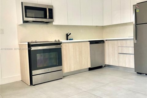 Снять в аренду квартиру в Майами, Флорида 2 спальни, 69.68м2, № 1989744 - фото 11