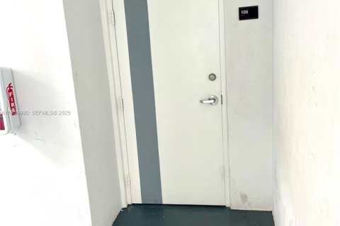 Снять в аренду квартиру в Майами, Флорида 2 спальни, 69.68м2, № 1989744 - фото 28