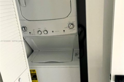 Снять в аренду квартиру в Майами, Флорида 2 спальни, 69.68м2, № 1989744 - фото 7