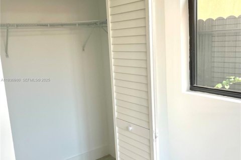 Снять в аренду квартиру в Майами, Флорида 2 спальни, 69.68м2, № 1989744 - фото 21