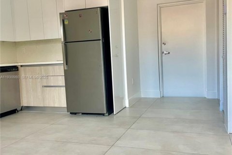 Снять в аренду квартиру в Майами, Флорида 2 спальни, 69.68м2, № 1989744 - фото 12