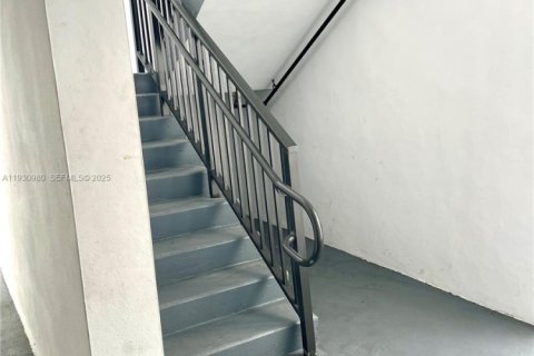 Снять в аренду квартиру в Майами, Флорида 2 спальни, 69.68м2, № 1989744 - фото 30