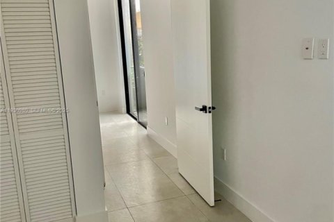 Снять в аренду квартиру в Майами, Флорида 2 спальни, 69.68м2, № 1989744 - фото 15